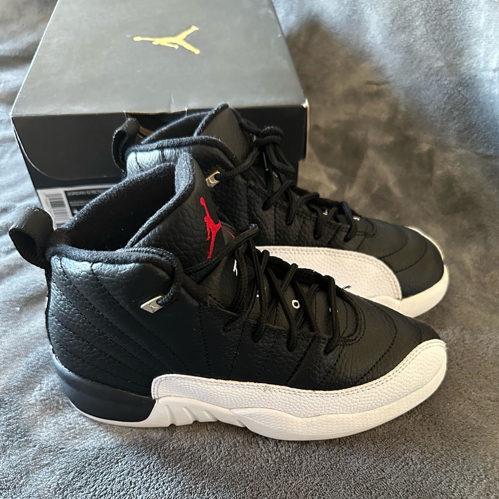 Kids Jordan 12 Retro sneakers